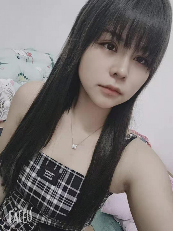 各方面还不错的小女生